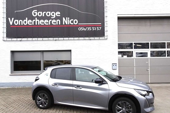 Peugeot e-208